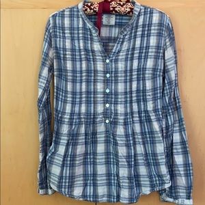 H&M half button down blue and white shirt